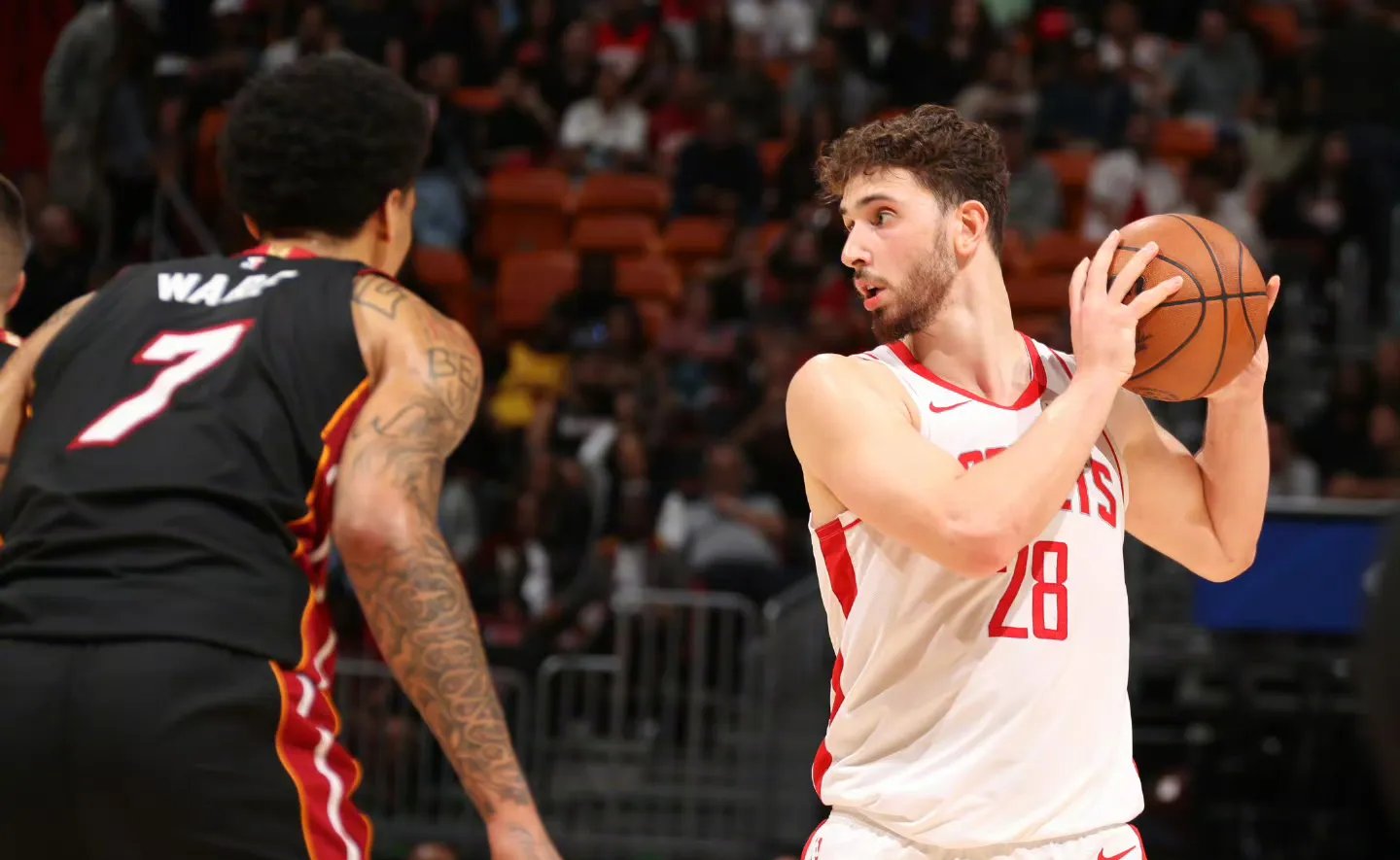 亚博足球官网-赛地聚焦——NBA常规赛窗口期热度飙升，纽卡斯尔扳平良机，引发热议，轮换策略成焦点